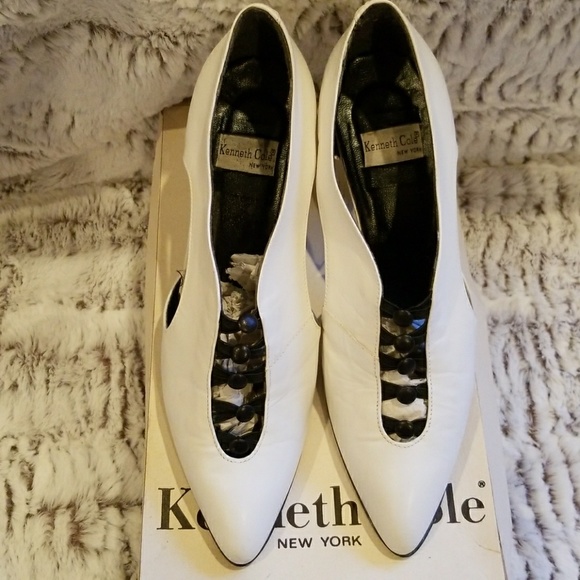 Kenneth Cole New York Lauren Button Heel - Picture 5 of 8